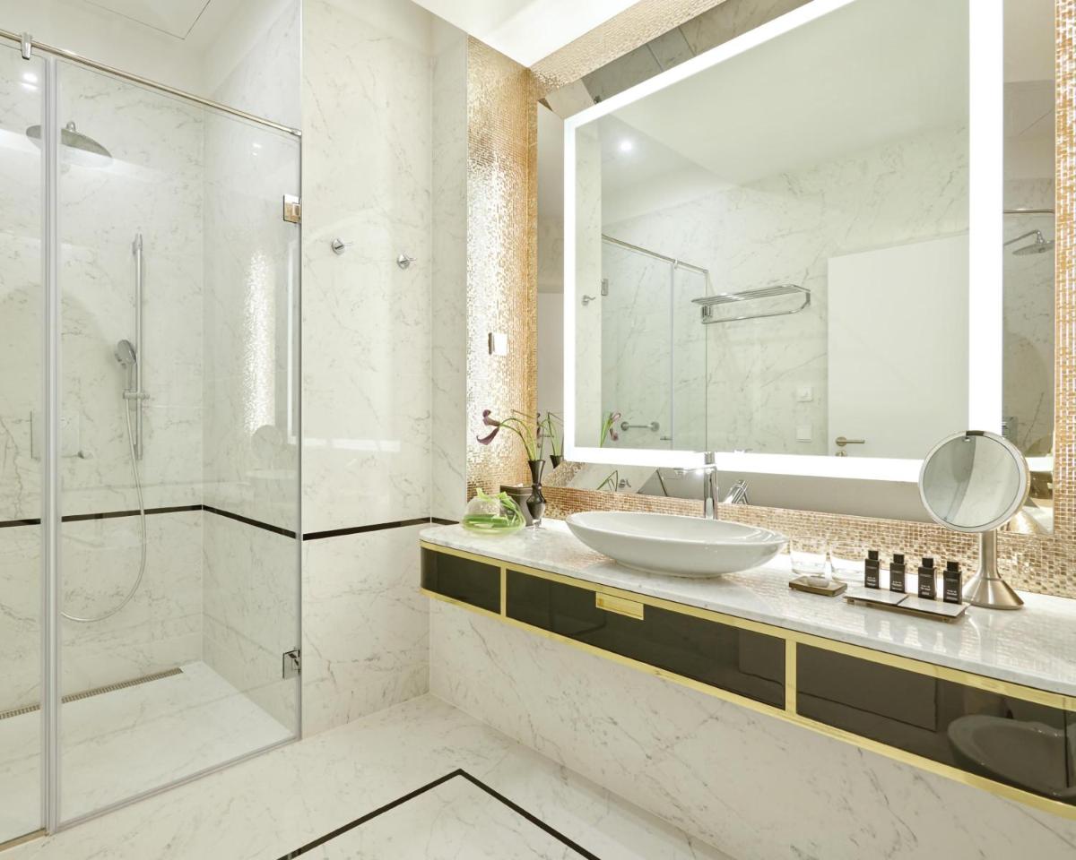 Párisi Udvar Hotel Budapest, part of Hyatt