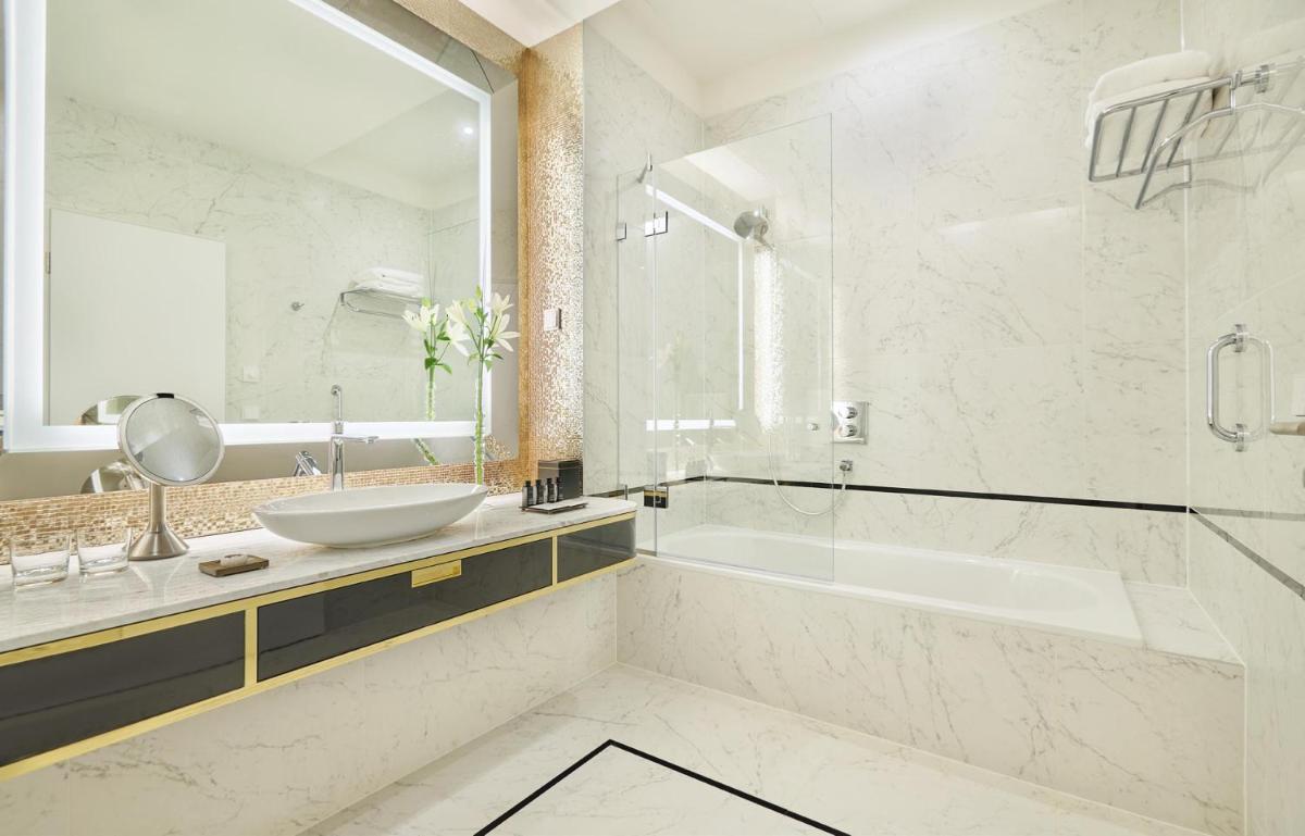 Párisi Udvar Hotel Budapest, part of Hyatt