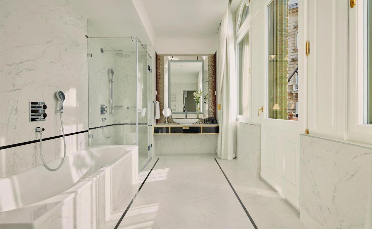 Párisi Udvar Hotel Budapest, part of Hyatt