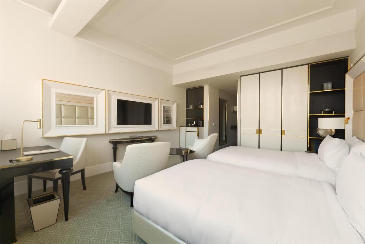 Párisi Udvar Hotel Budapest, part of Hyatt