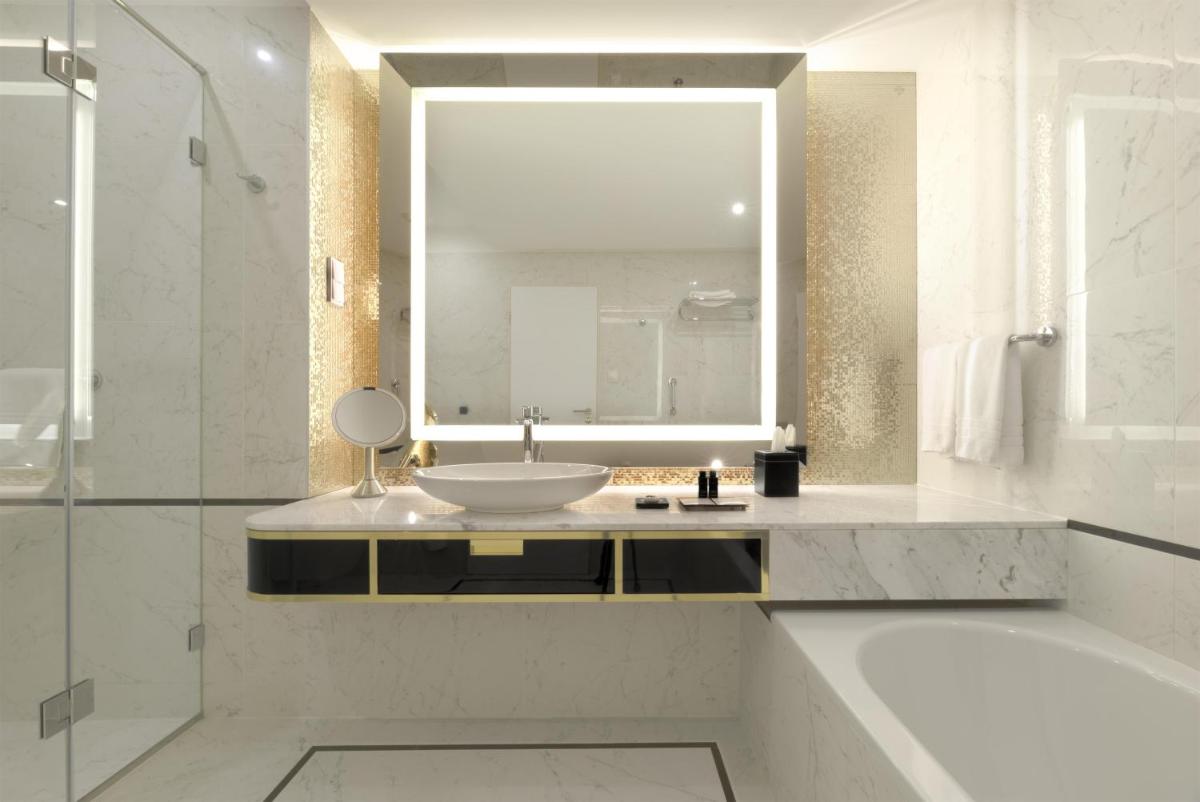 Párisi Udvar Hotel Budapest, part of Hyatt