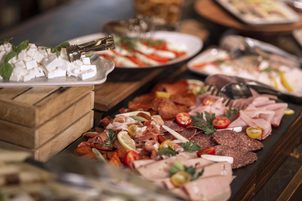 Párisi Udvar Hotel Budapest, part of Hyatt