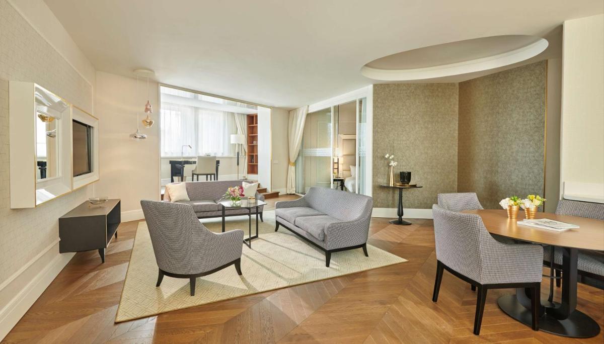 Párisi Udvar Hotel Budapest, part of Hyatt