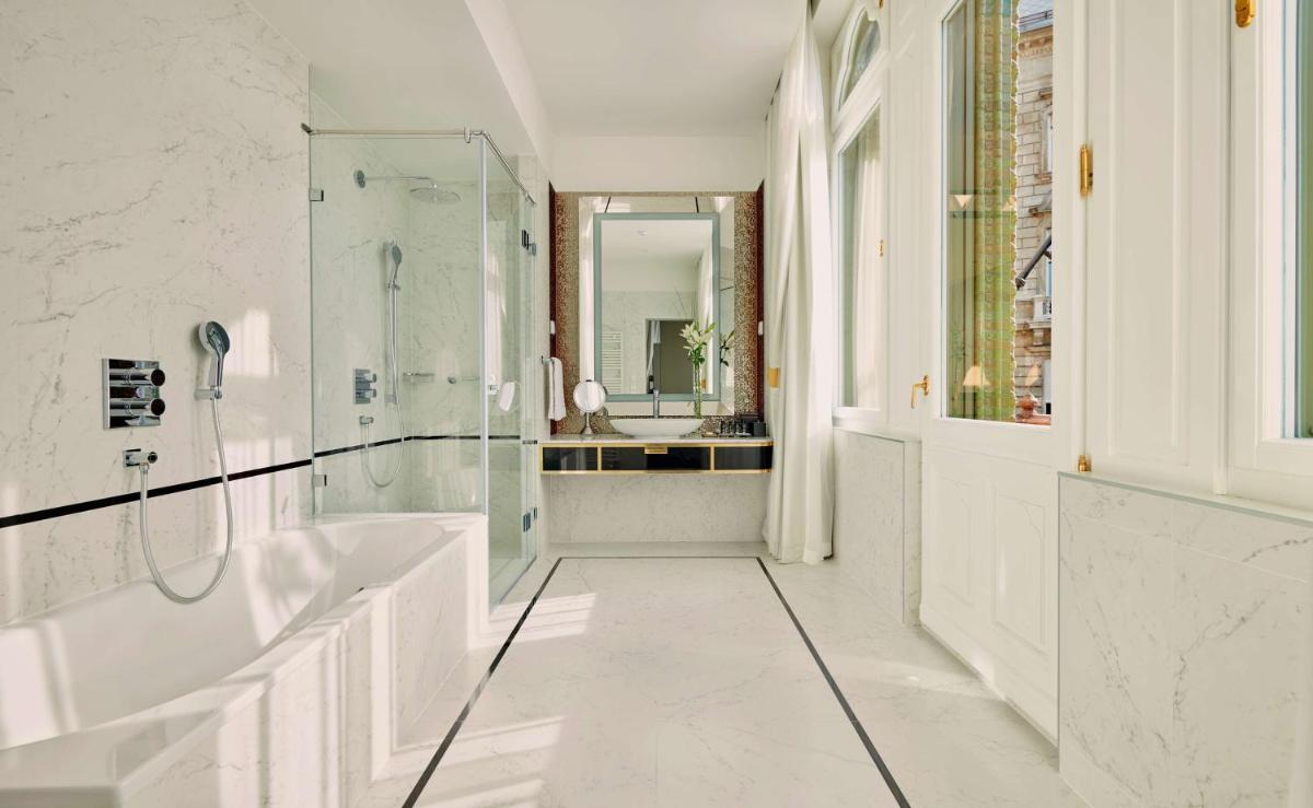 Párisi Udvar Hotel Budapest, part of Hyatt