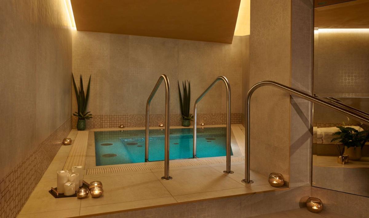 Párisi Udvar Hotel Budapest, part of Hyatt