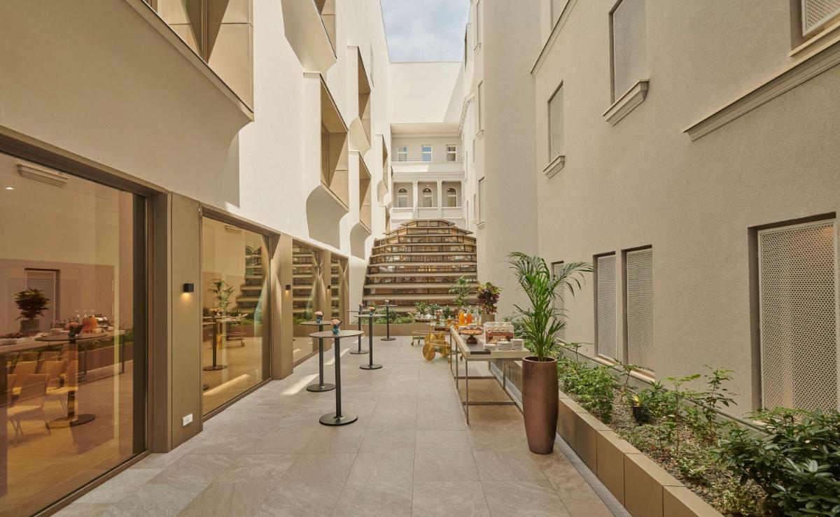 Párisi Udvar Hotel Budapest, part of Hyatt