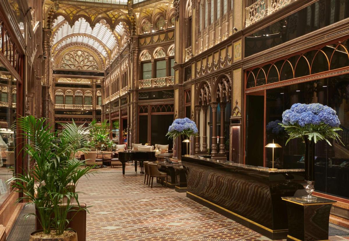 Párisi Udvar Hotel Budapest, part of Hyatt