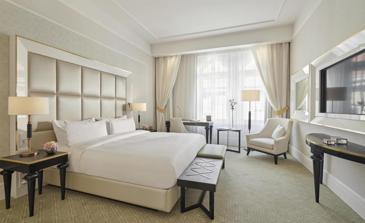 Párisi Udvar Hotel Budapest, part of Hyatt
