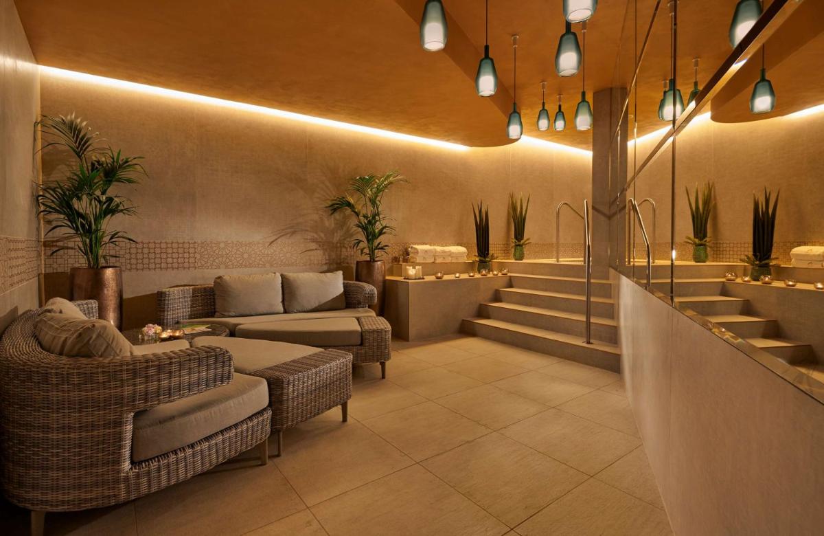 Párisi Udvar Hotel Budapest, part of Hyatt
