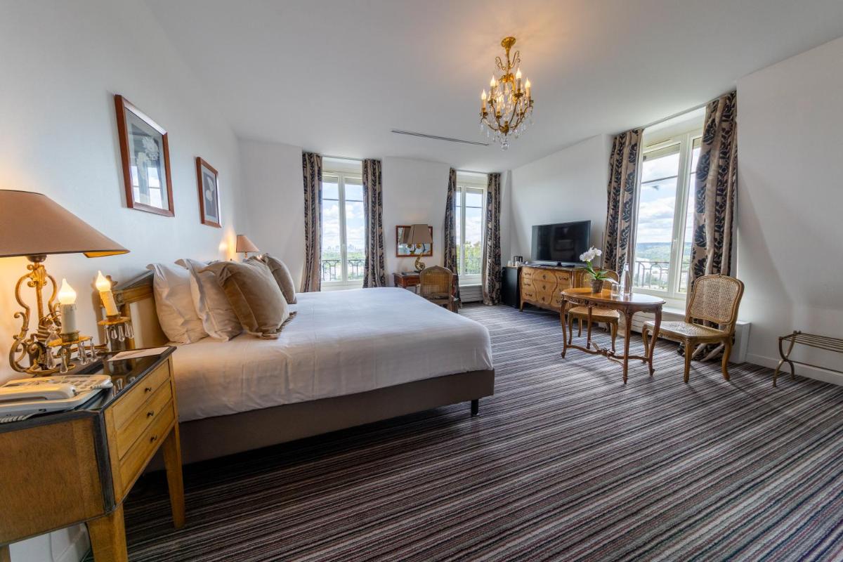 Pavillon Henri IV Hotel Restaurant Gastronomique Terrasse