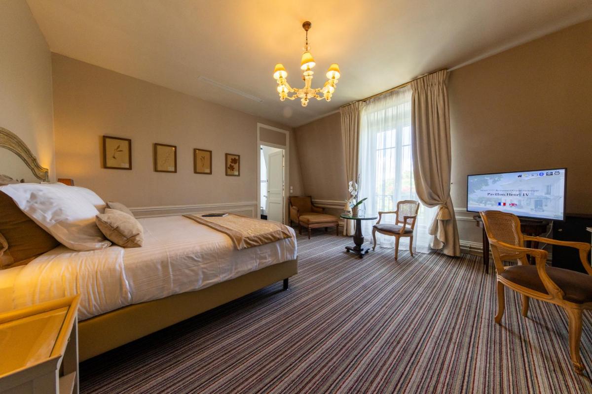 Pavillon Henri IV Hotel Restaurant Gastronomique Terrasse