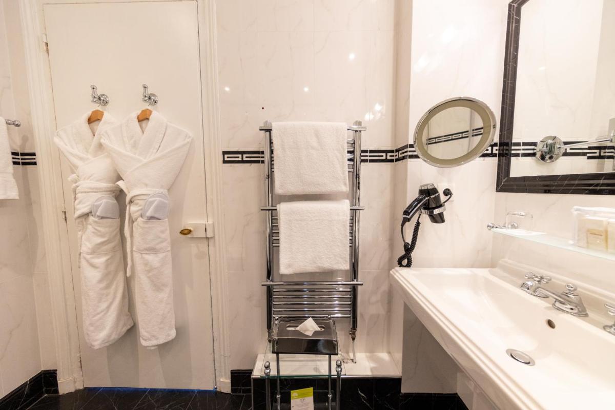 Pavillon Henri IV Hotel Restaurant Gastronomique Terrasse