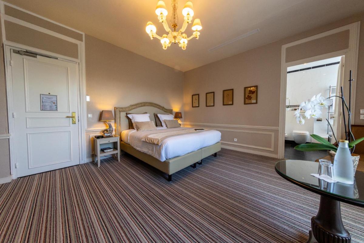 Pavillon Henri IV Hotel Restaurant Gastronomique Terrasse