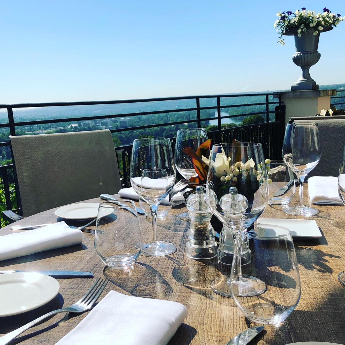 Pavillon Henri IV Hotel Restaurant Gastronomique Terrasse