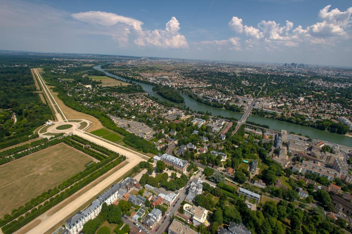 Pavillon Henri IV Hotel Restaurant Gastronomique Terrasse