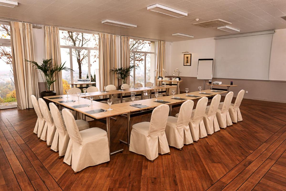 Pavillon Henri IV Hotel Restaurant Gastronomique Terrasse