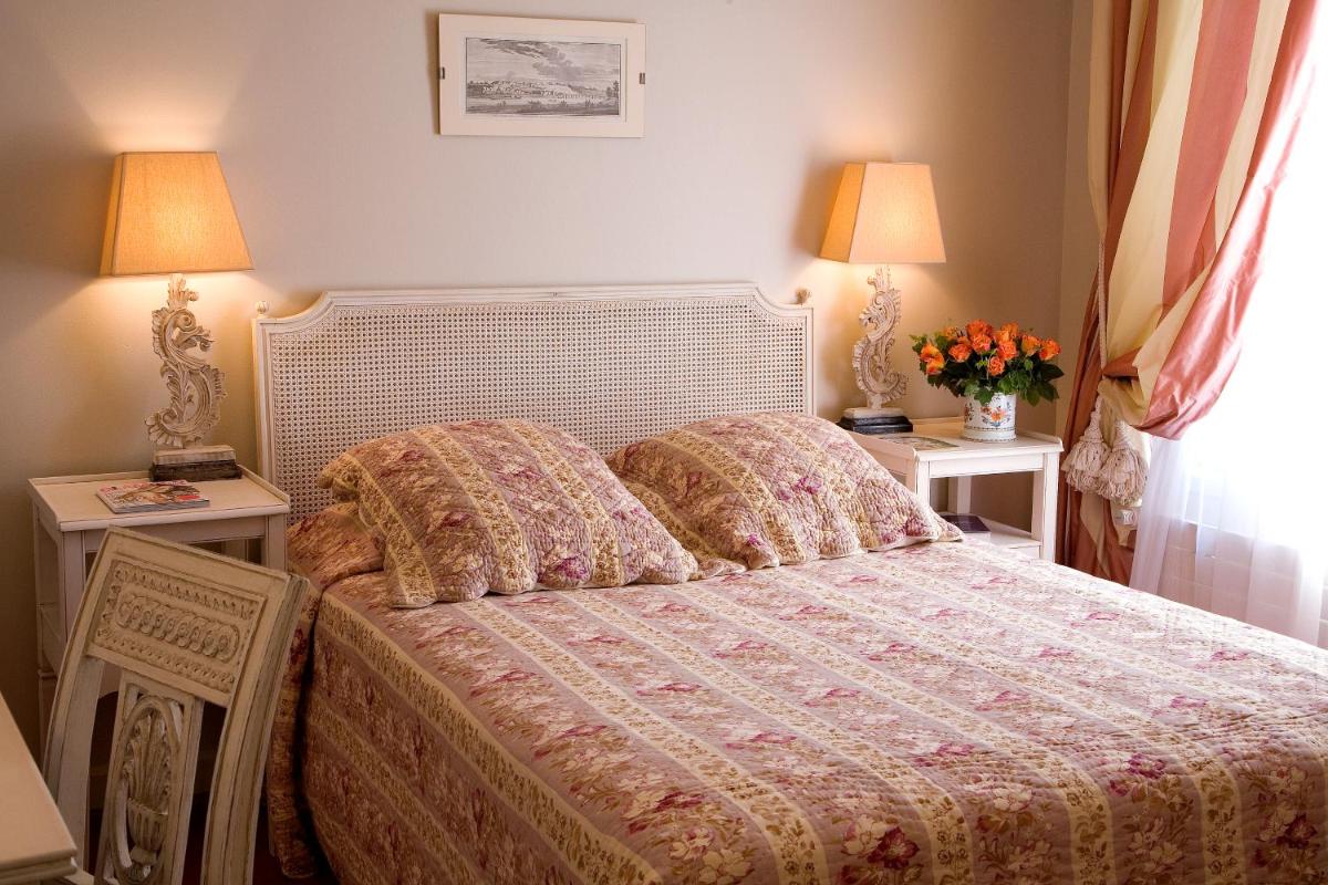 Pavillon Henri IV Hotel Restaurant Gastronomique Terrasse