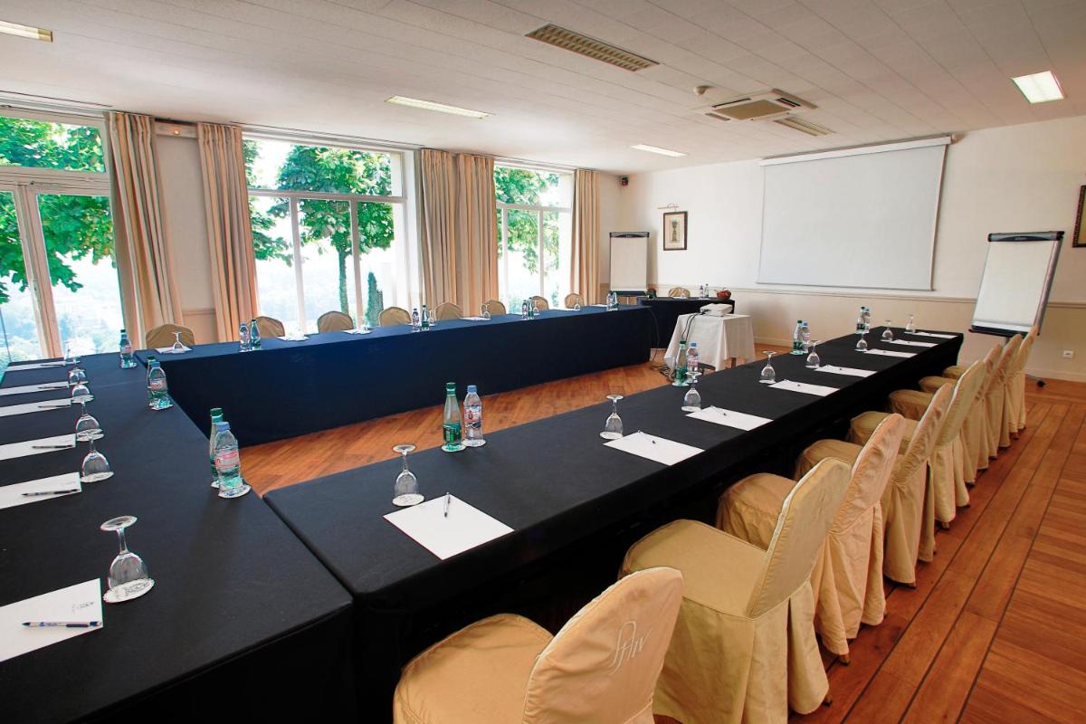 Pavillon Henri IV Hotel Restaurant Gastronomique Terrasse