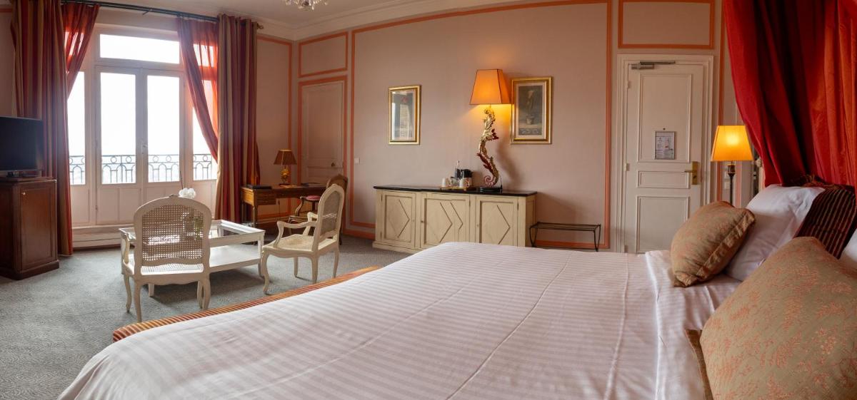 Pavillon Henri IV Hotel Restaurant Gastronomique Terrasse