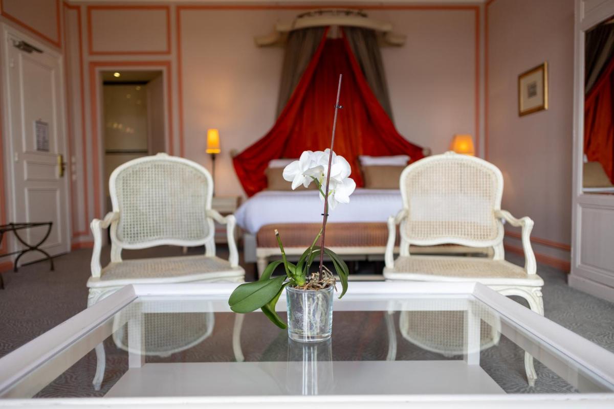 Pavillon Henri IV Hotel Restaurant Gastronomique Terrasse