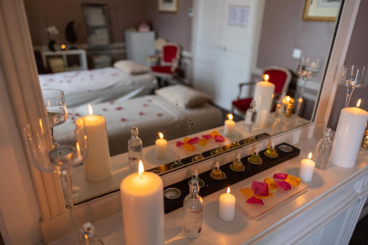 Pavillon Henri IV Hotel Restaurant Gastronomique Terrasse