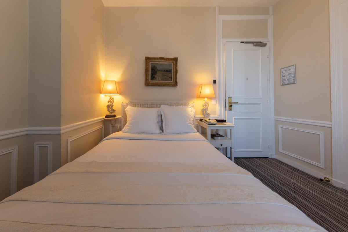 Pavillon Henri IV Hotel Restaurant Gastronomique Terrasse