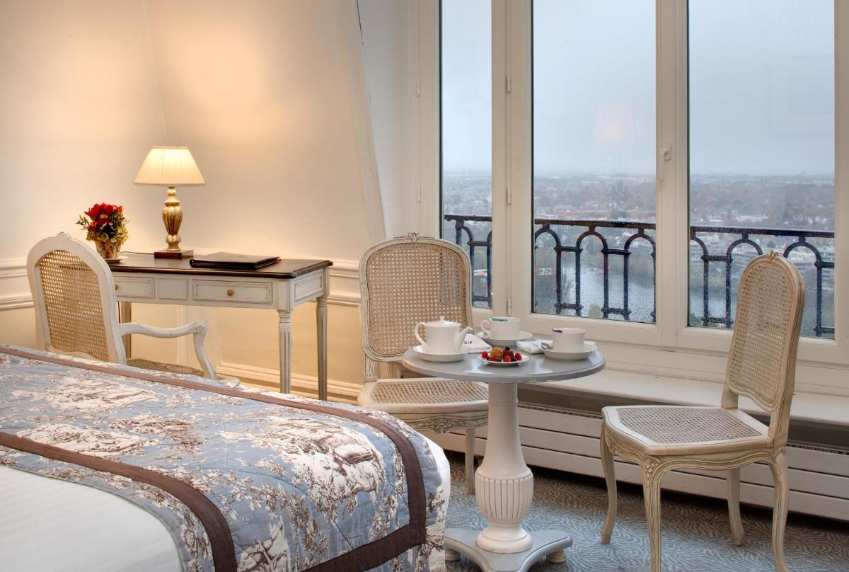 Pavillon Henri IV Hotel Restaurant Gastronomique Terrasse