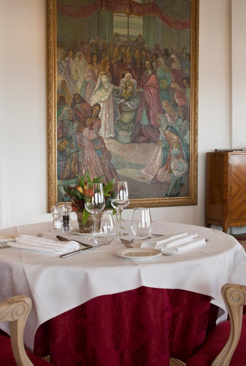 Pavillon Henri IV Hotel Restaurant Gastronomique Terrasse