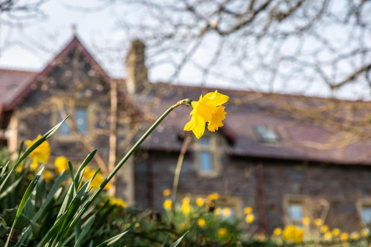 Penrhiw Priory