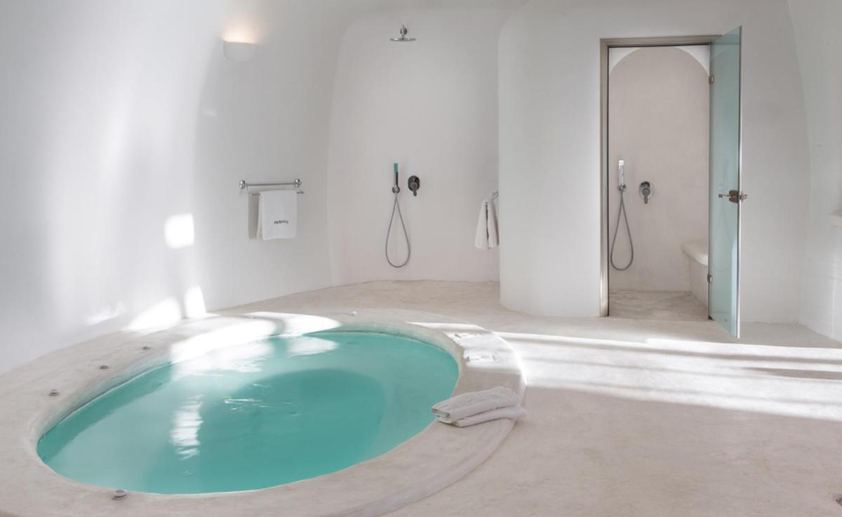 Perivolas Hotel