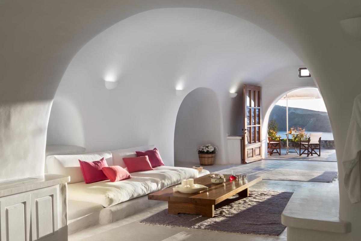 Perivolas Hotel