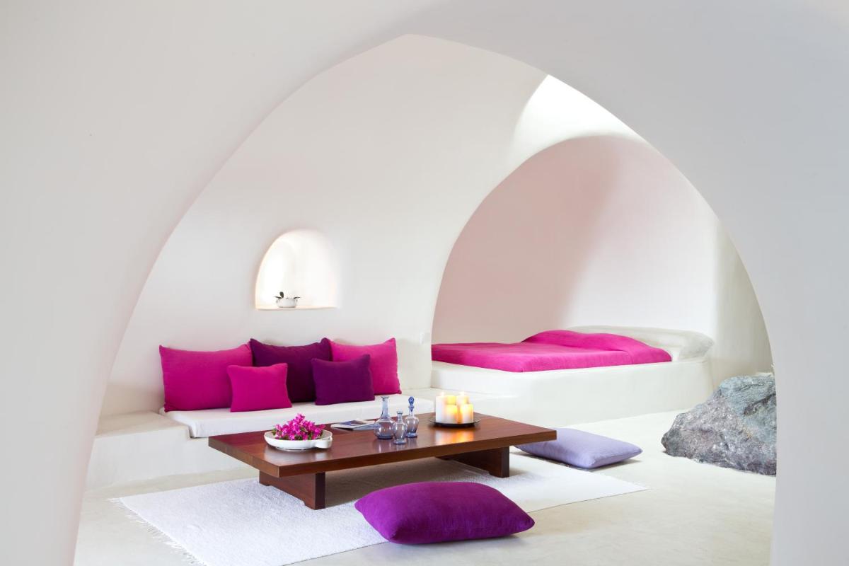 Perivolas Hotel