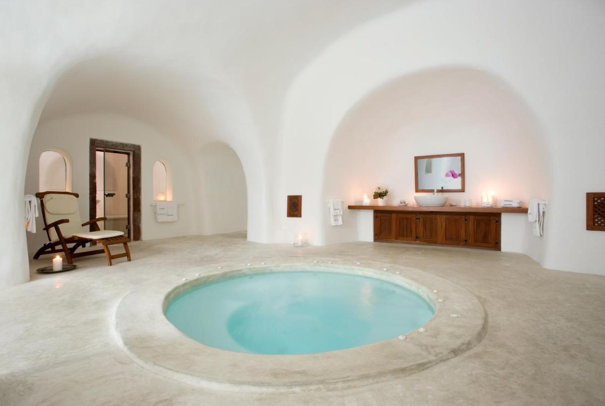 Perivolas Hotel