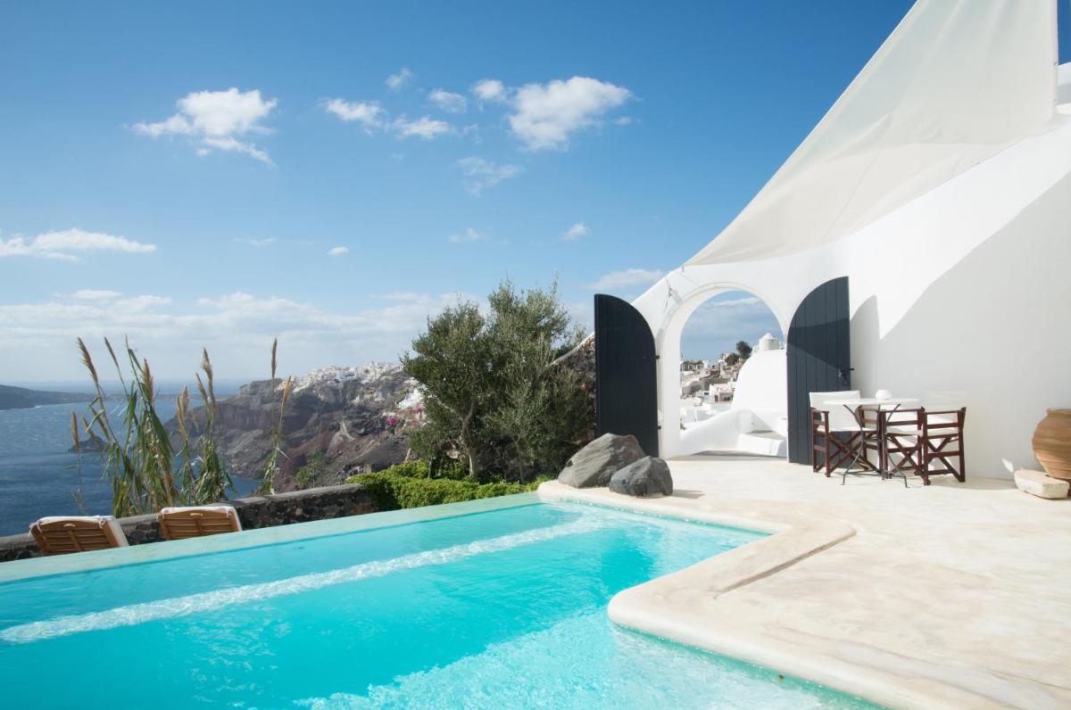Perivolas Hotel