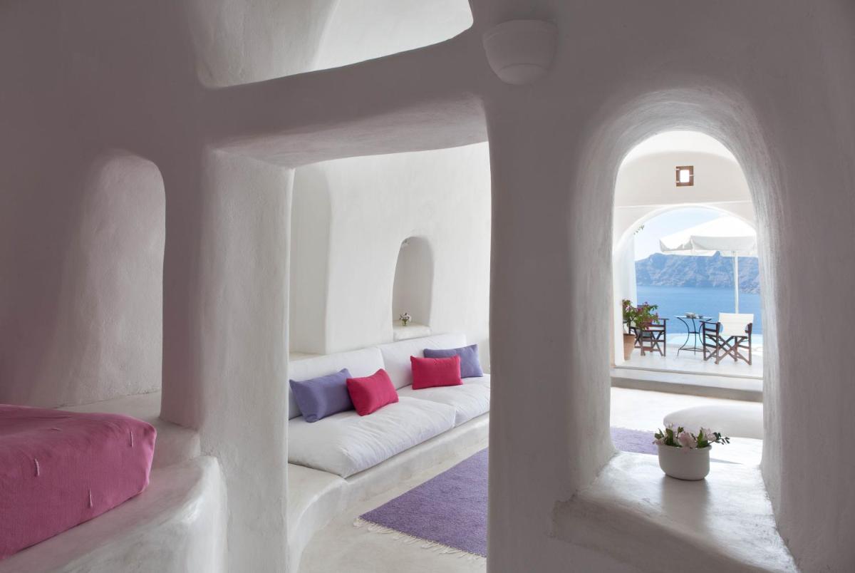 Perivolas Hotel