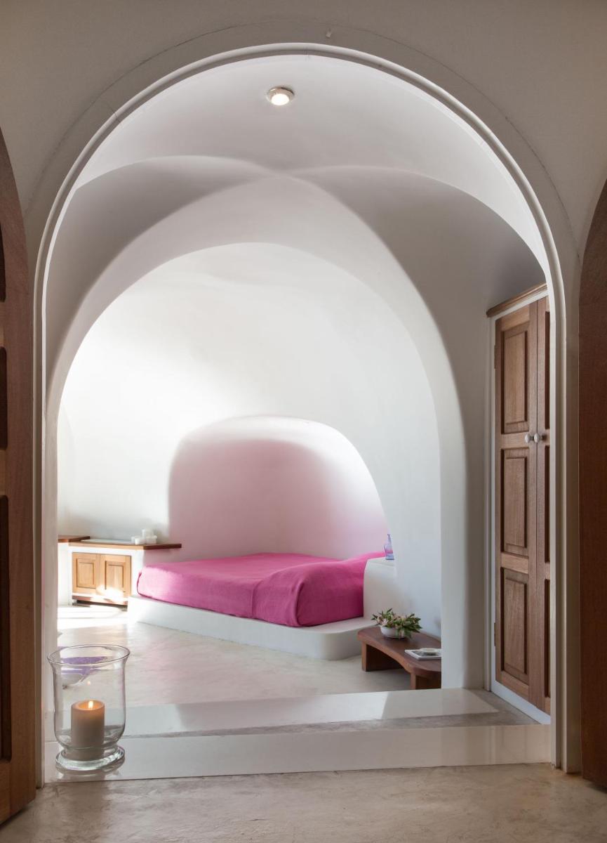 Perivolas Hotel