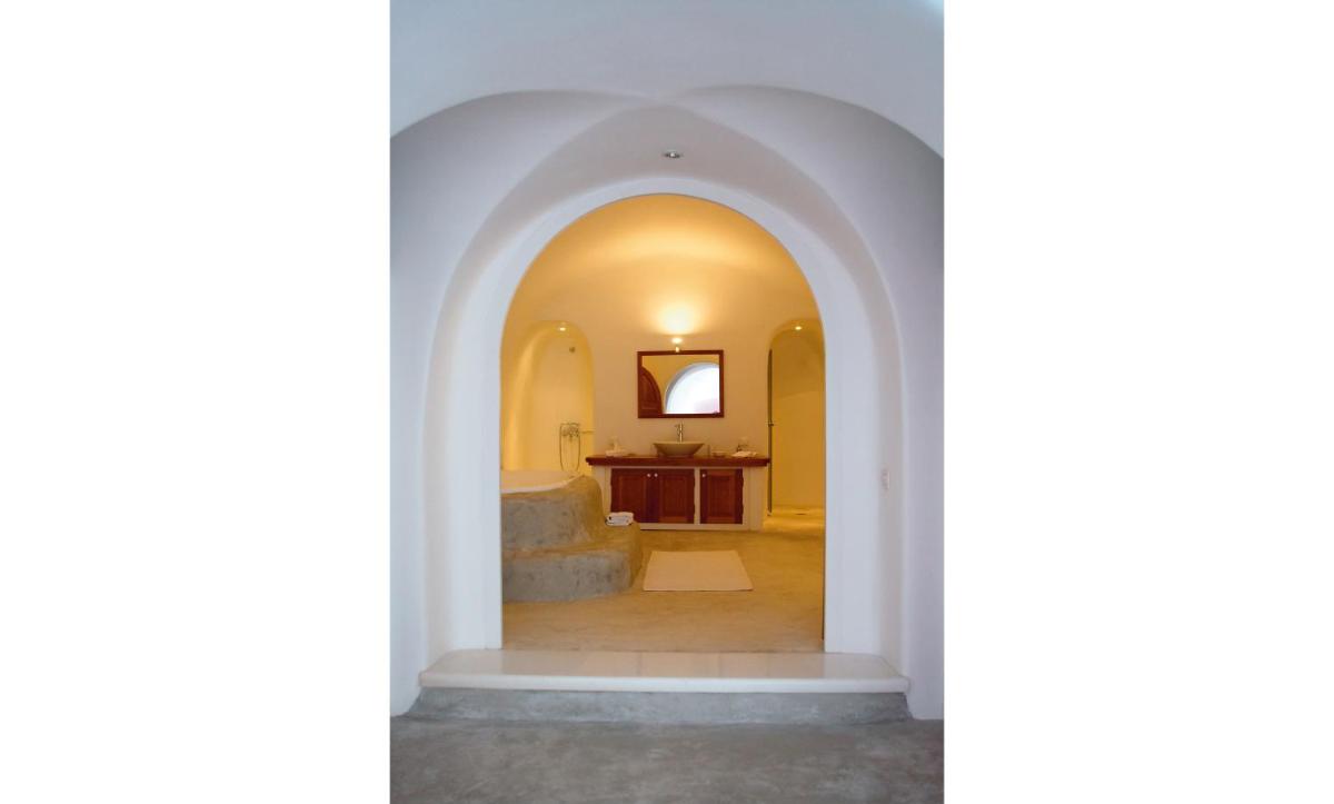 Perivolas Hotel