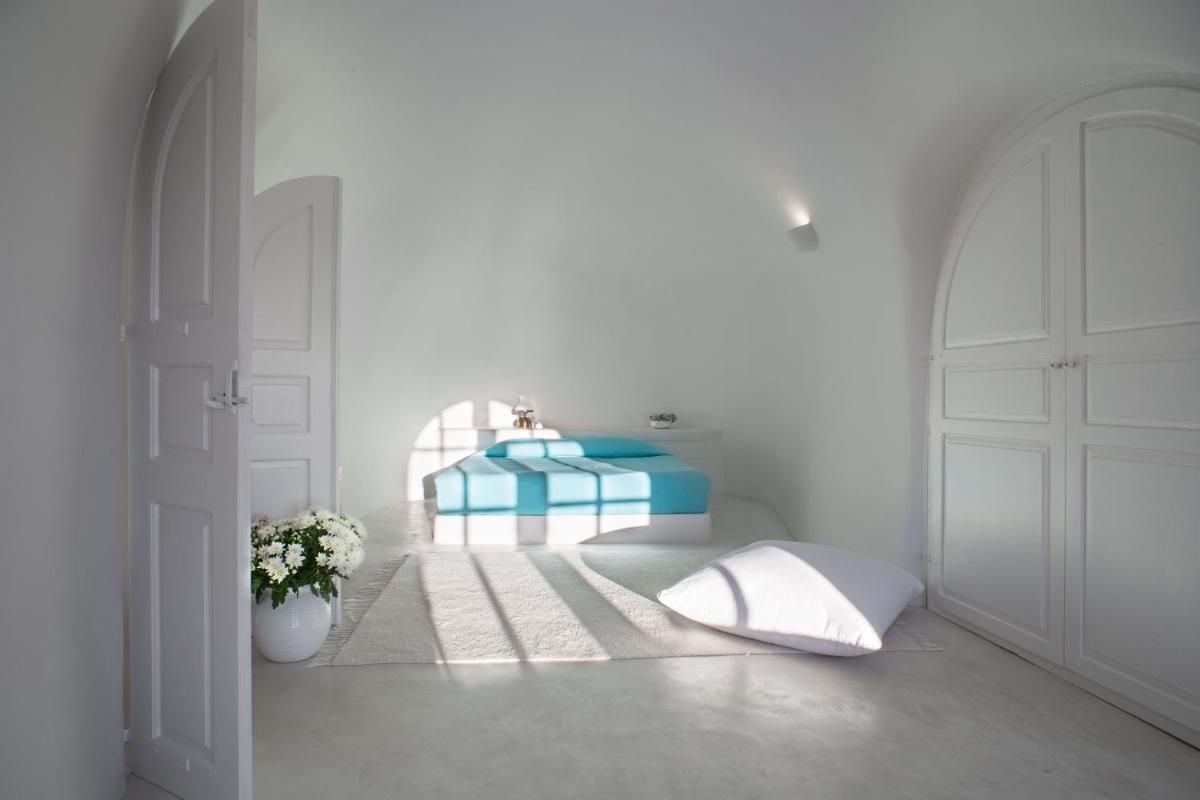 Perivolas Hotel