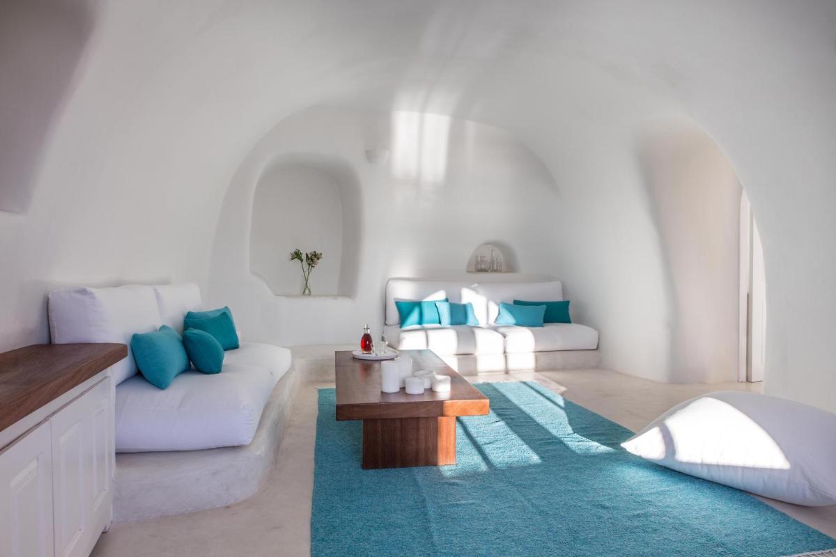 Perivolas Hotel