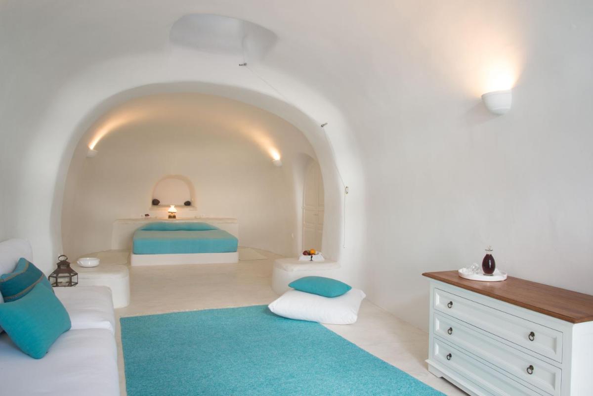 Perivolas Hotel