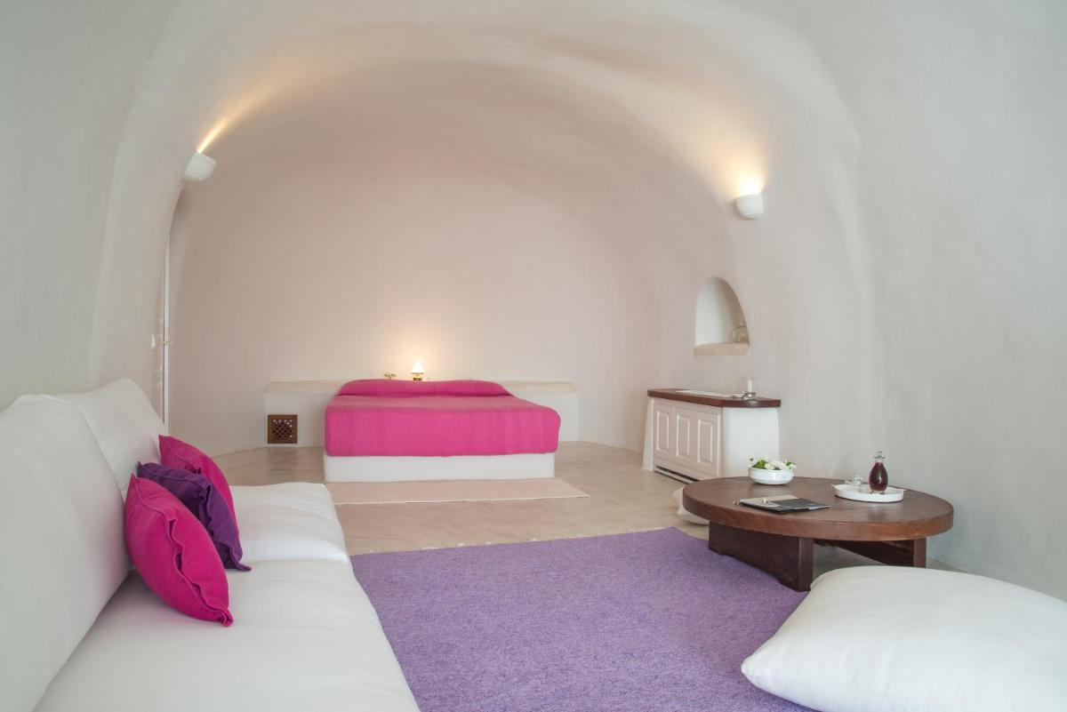 Perivolas Hotel