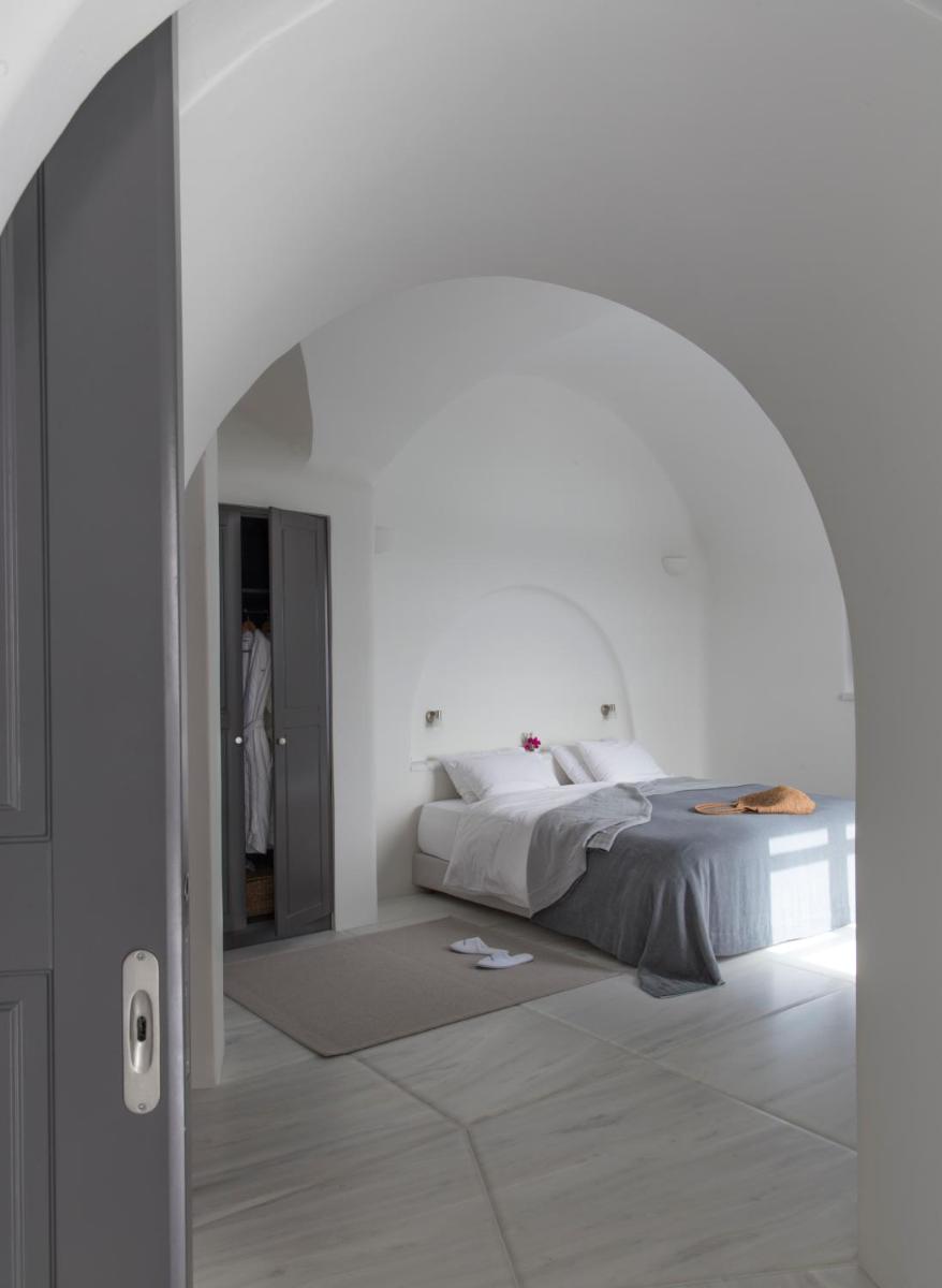 Perivolas Hotel