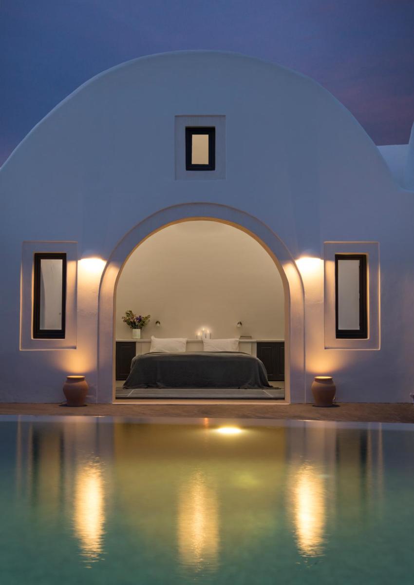Perivolas Hotel
