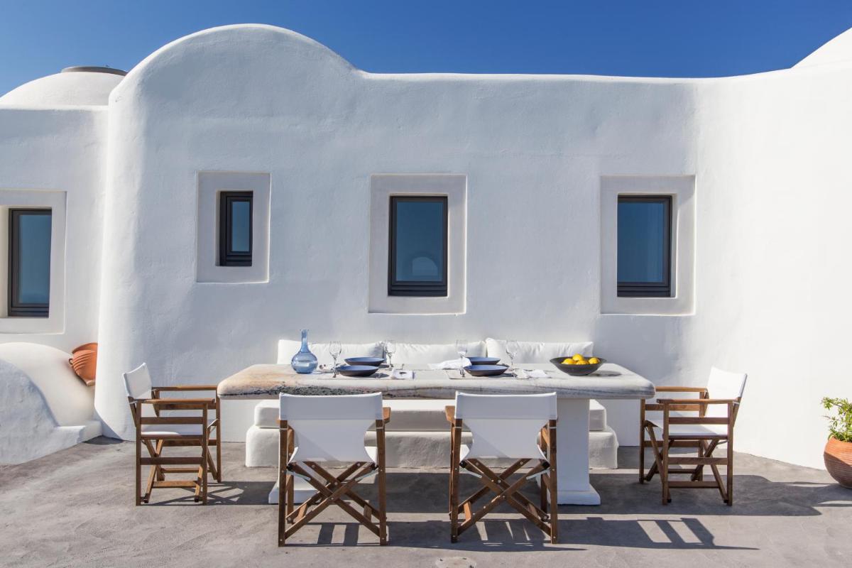 Perivolas Hotel
