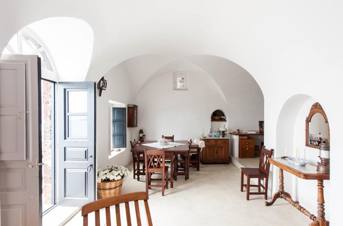 Perivolas Hotel