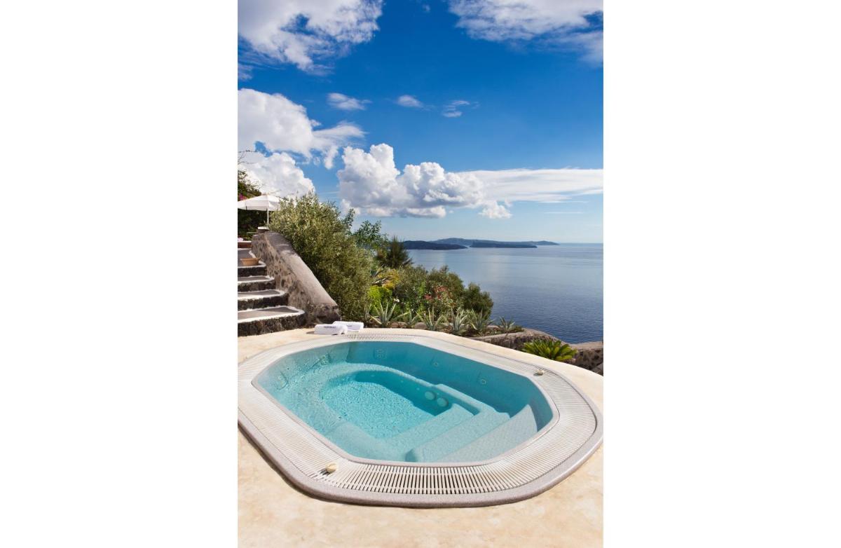 Perivolas Hotel