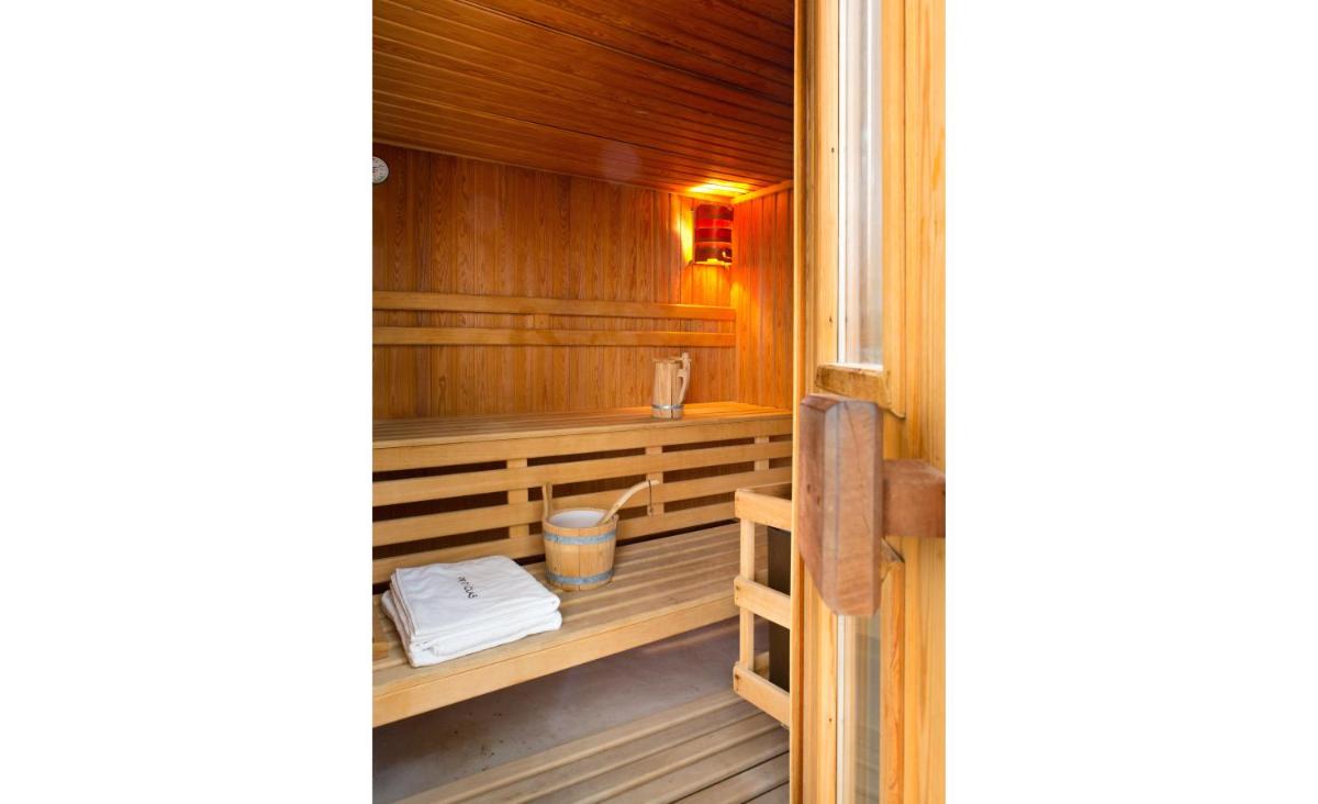 Perivolas Hotel