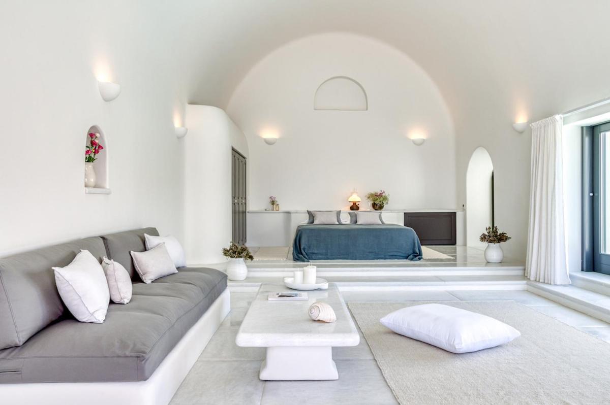 Perivolas Hotel