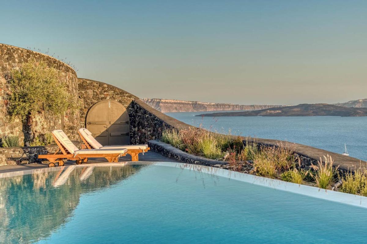Perivolas Hotel