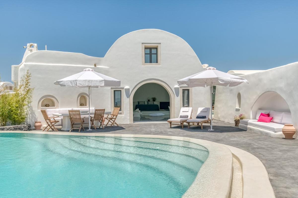 Perivolas Hotel